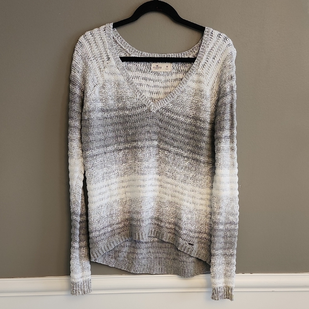 Hollister V-Neck Sweater in Gray, Silver, and White